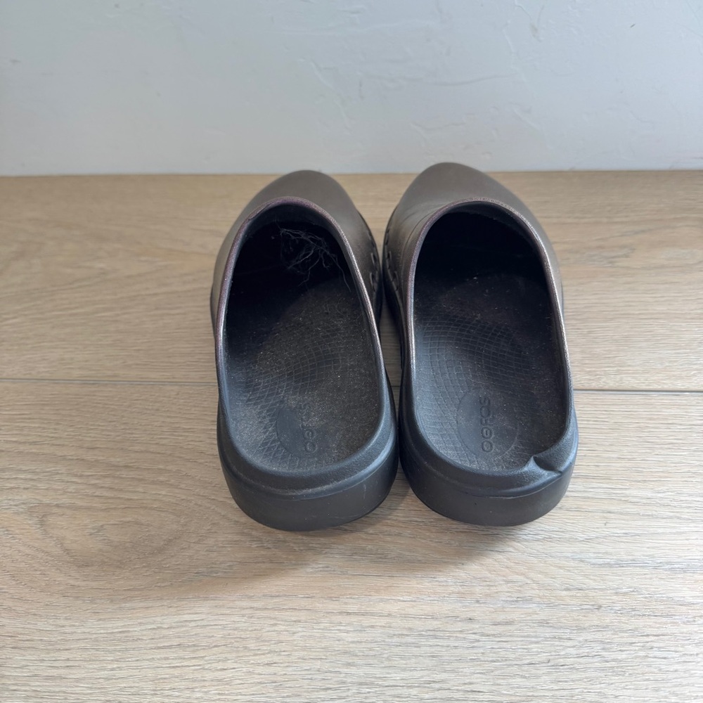 OOFOS Shimmering Bronze Mules - Picture 3 of 6